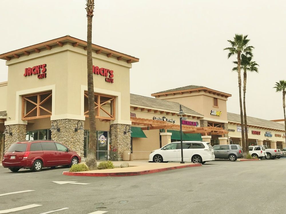 The Village at East Highland - Anchored by Stater Bros. : 28924-28952 Greenspot Rd. , Highland, CA 92346